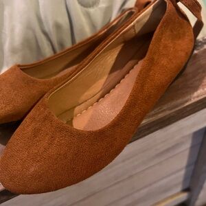 Women's Suede Ballet Flats - Tan
